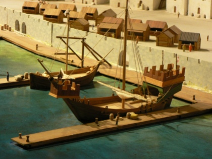 Koggar i Visby hamn, modell på Gotlands museum.